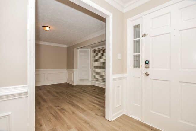 Photo - 328 London Dale