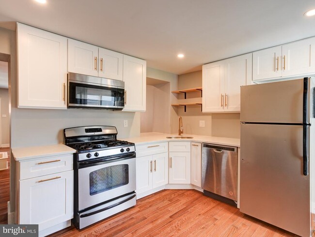 Photo - 3258 Livingston St