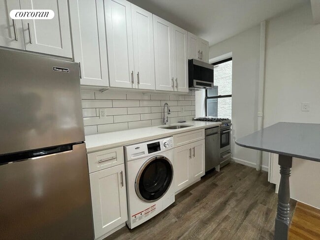 Photo - 542 E 82nd St Apartamento