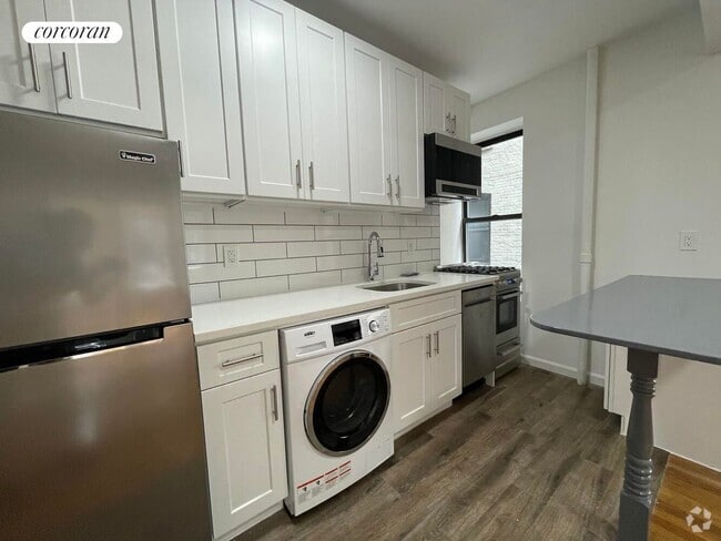 Building Photo - 542 E 82nd St Rental