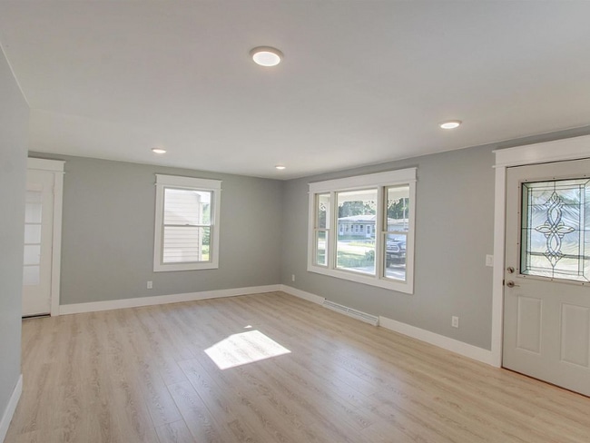 Photo - 1865 Maple Dr