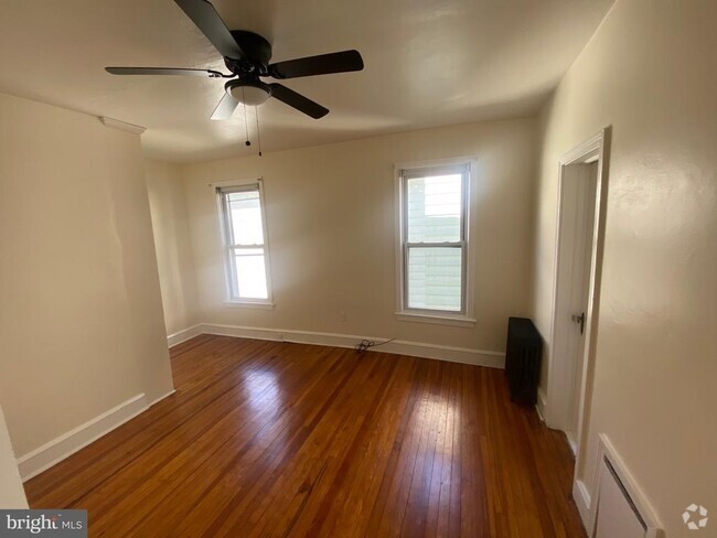Building Photo - 510 Quincy Ave Unit 2N Rental