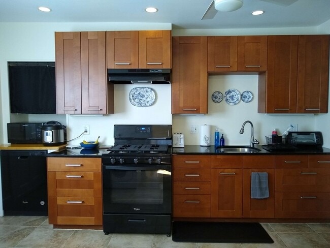 Building Photo - 14 Fisk Pl Unit 2 Rental
