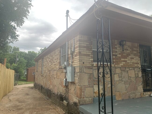 Photo - 2367 Hunter Ave