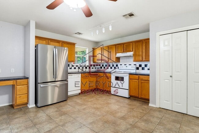 Photo - Beautiful 3 Bedroom, 2 bathroom!