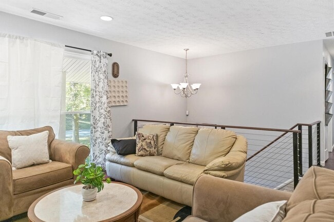 4942 Sheila Ln