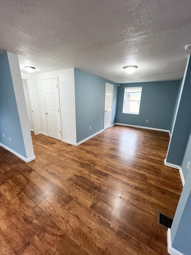 195 Mechanic St