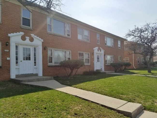 Building Photo - 5201 W Howard Ave Unit 1