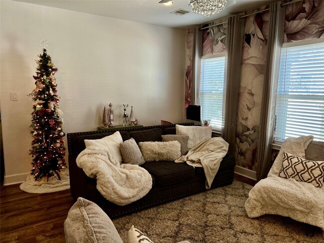 312 Mission Ln