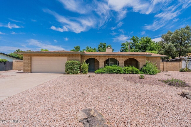 Photo - 110 W Seldon Ln