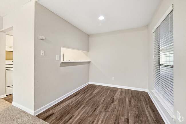 Apartment 2BR, 1BA - 912SF - Dining Room