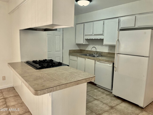 Photo - 949 W Parkway Blvd