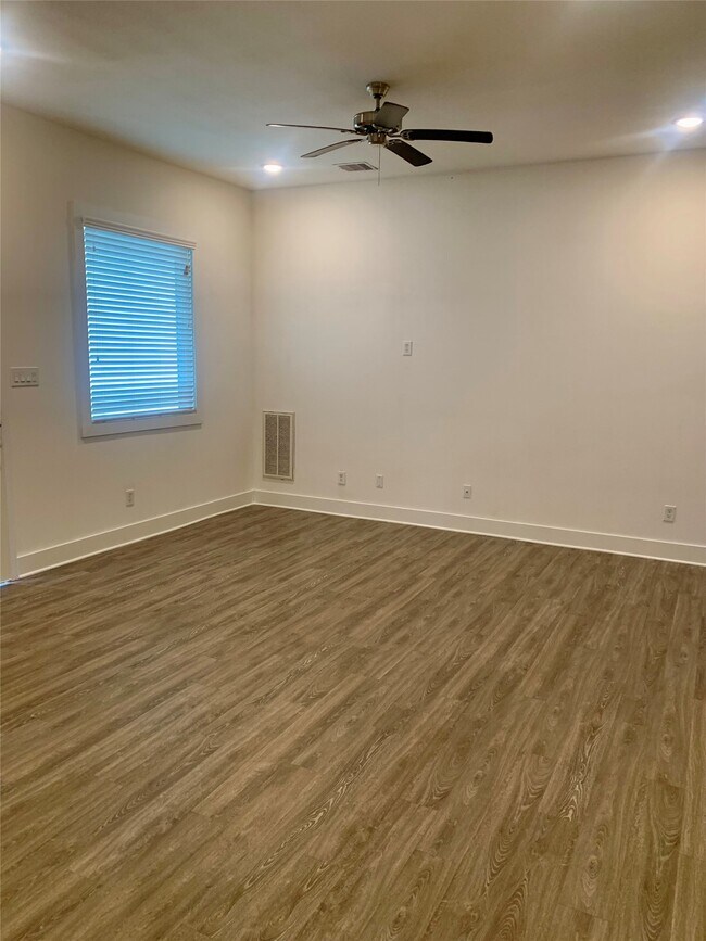 Photo - 10209 Las Nubes Ave