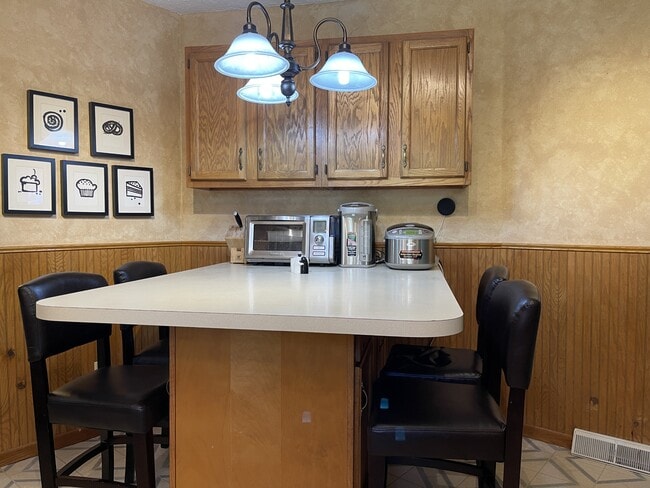 Photo - 1708 Howlett Ln
