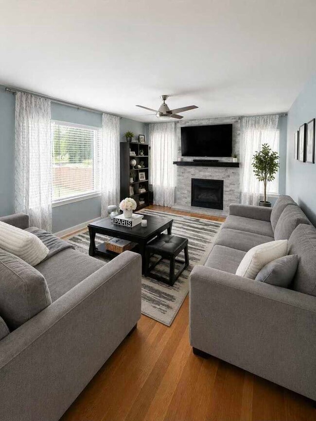 Photo - 339 Wedgewood Cir