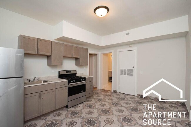 1255 N Harding Ave Unit 2S