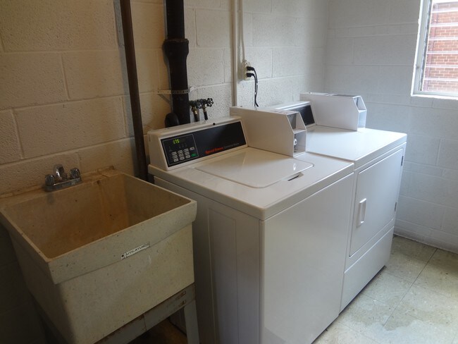 Photo - Coach Arms Apartments