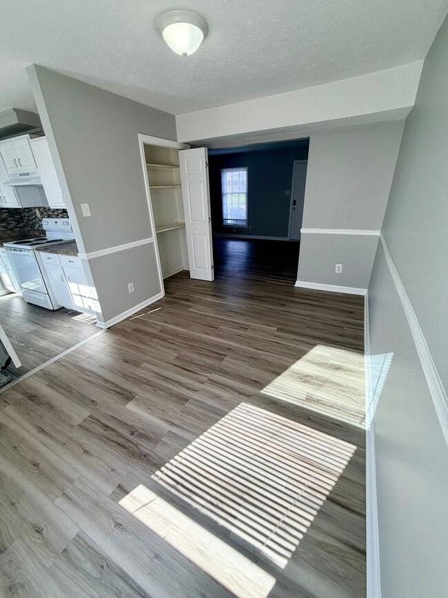 Photo - 2472 Woodhill Dr