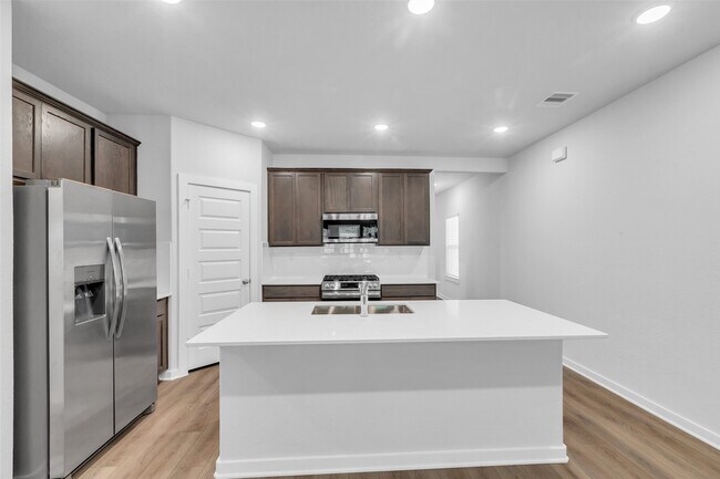 Photo - 8550 Blueberry Ash St