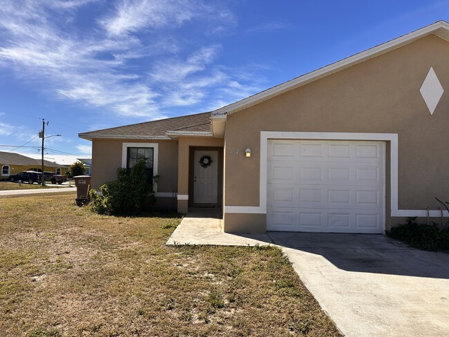 Building Photo - 1046 SE 11th Terrace