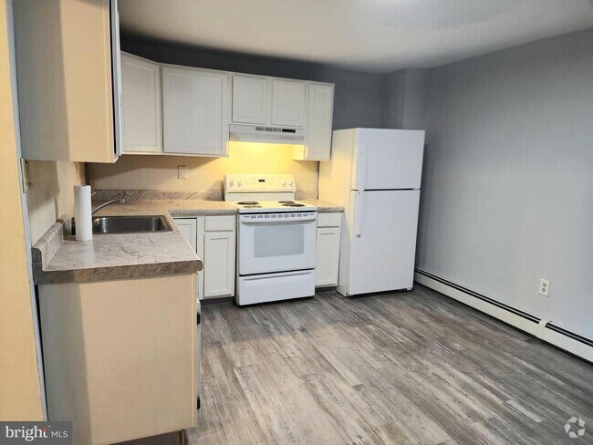 Building Photo - 58 E 4th St Rental