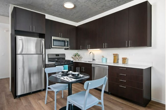 61 E 14th St