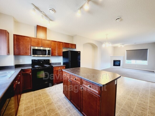 Photo - 3010-3033 33 Ave NW