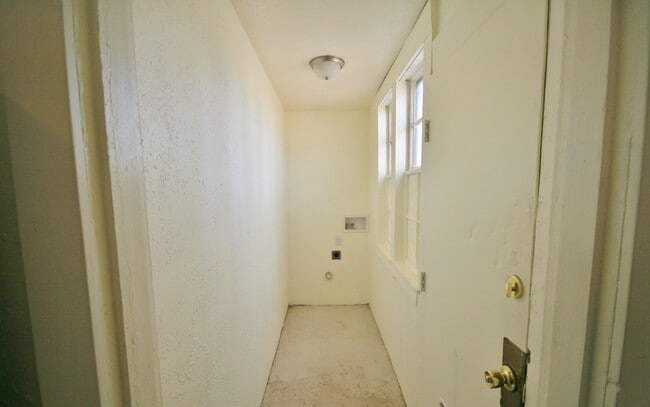 Photo - Spacious 1 Bed Dupex!