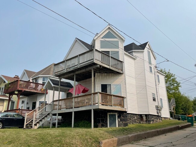 Building Photo - 416 N 15th Ave E