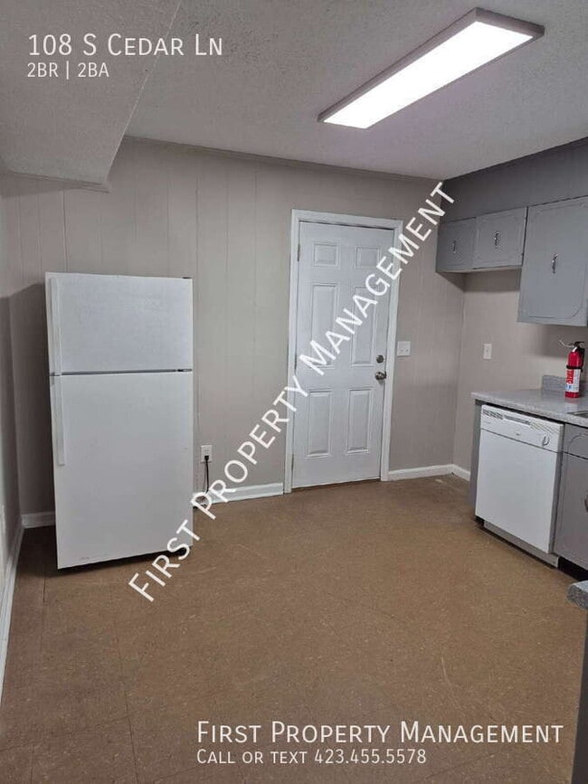 Photo - 108 S Cedar Ln