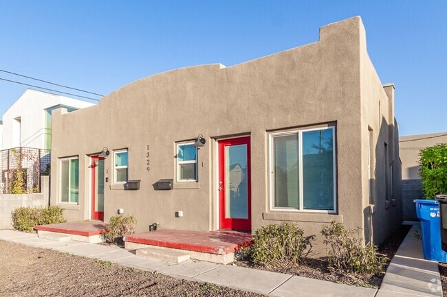 Building Photo - Ultimate City Living in Phoenix Rental