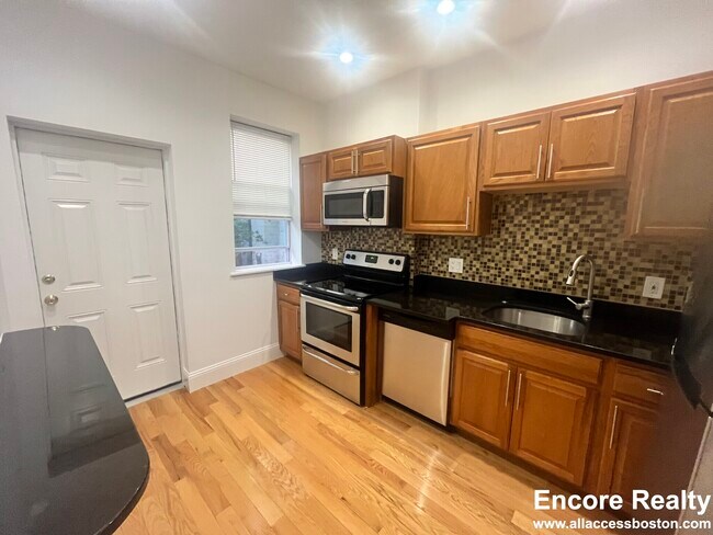 Building Photo - 51 Joy St Unit 7T