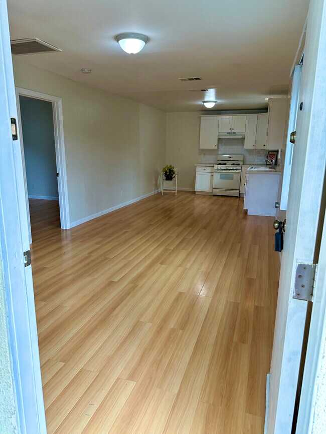 Photo - 3828 W 105th St Unidad Front Home