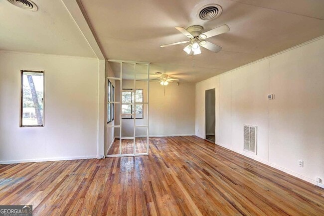 Photo - 1367 Canterbury Rd