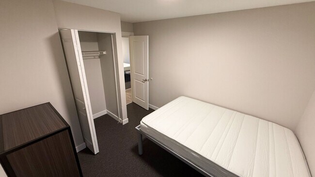 Photo - 809 W Stoughton