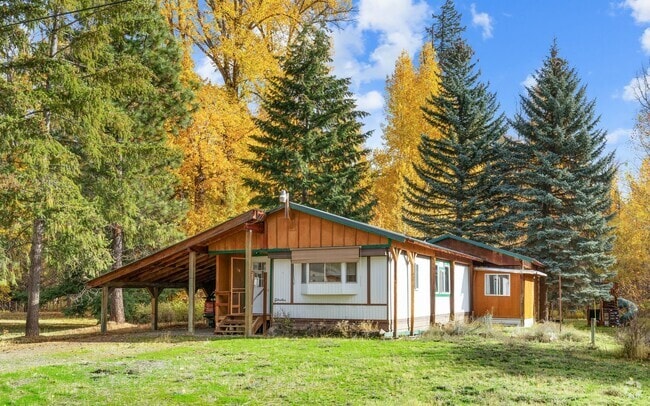 Building Photo - Spacious 2-Bed, 1-Bath Rental with Bonus R...