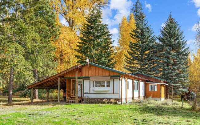 Spacious 2-Bed, 1-Bath Rental with Bonus R... - Spacious 2-Bed, 1-Bath Rental with Bonus R...