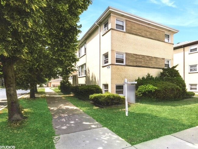 Photo - 4752 N Menard Ave Unit 3S
