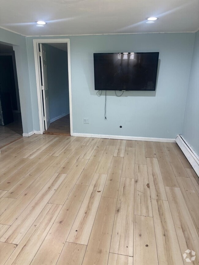Building Photo - 44 E Lake Terrace Unit B Rental