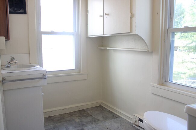 Photo - 118 W Main St