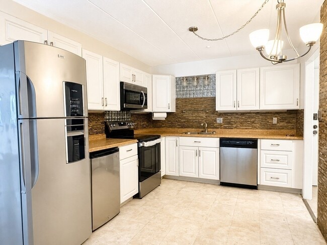 Building Photo - 308 Quarry St Unit 405