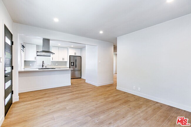 Photo - 10420 Regent St Unidad 10420 Rental