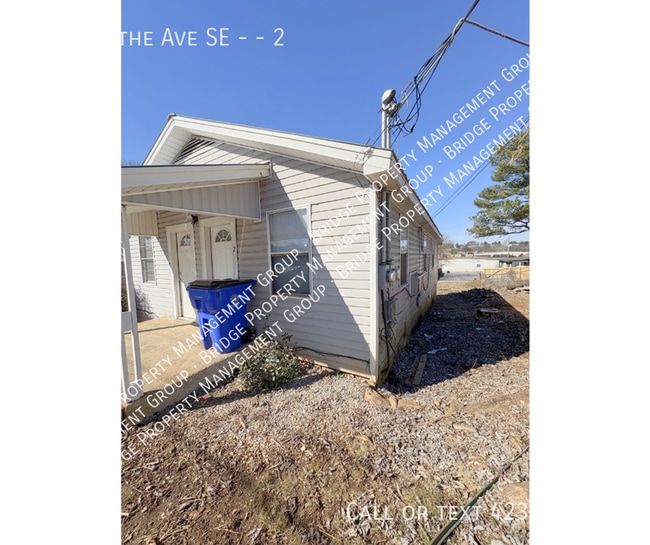 Building Photo - 1280 Blythe Ave SE Unit 2