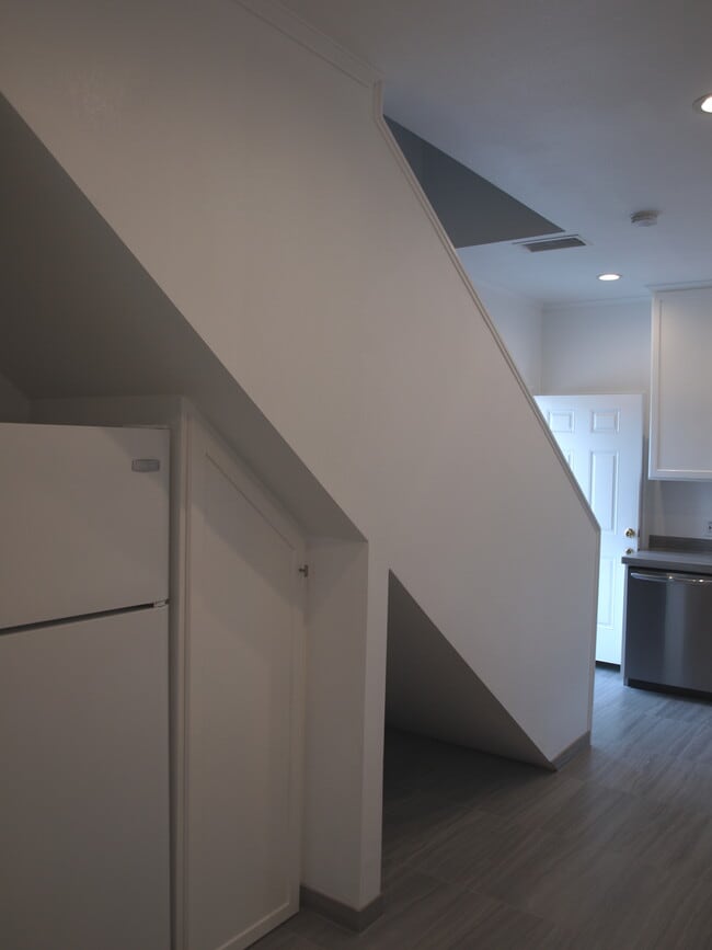 Refrig. and pantry plus storage under stairs - 4242 Montair Ave Unidad A