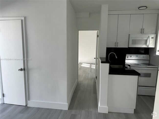 Building Photo - 2765 NW 55th St Unit 1 Rental