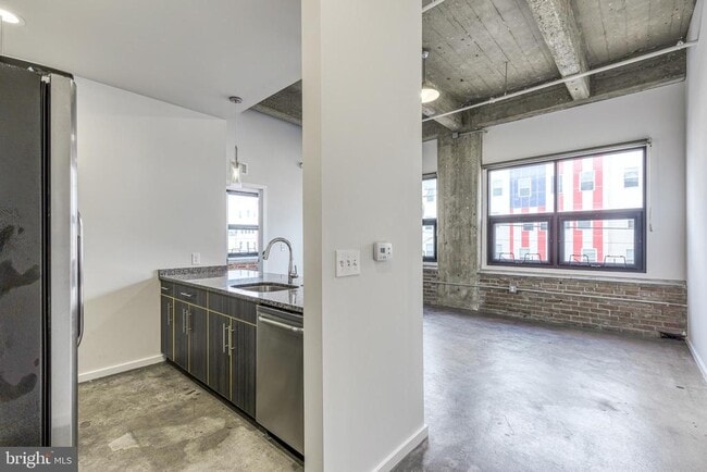 Building Photo - 4800 Brown St Unit 310 Rental