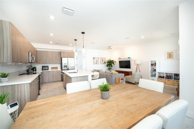 Photo - 4640 NW 84th Ave Unidad 12