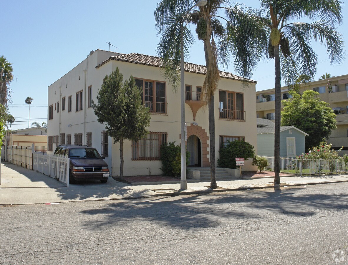 Photo - 6826-6828 Leland Way Apartments