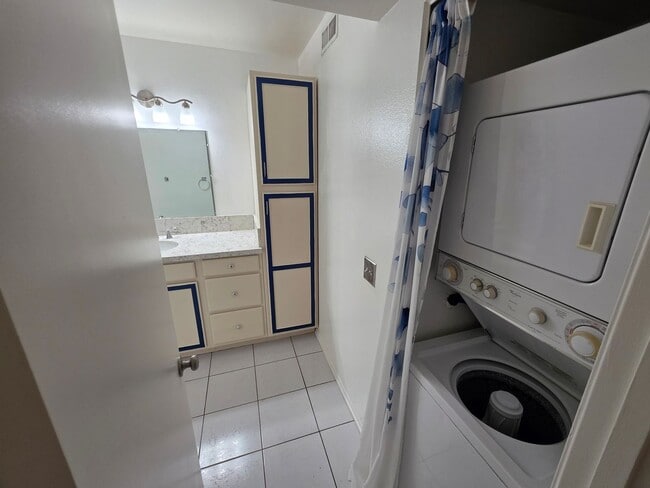 Photo - Beautiful Upgraded "Westside" Condo! Unidad 117