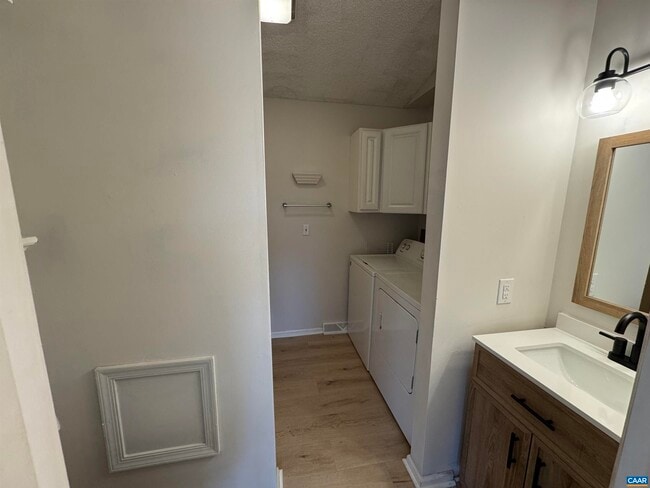 Photo - 120 Riverfield Farm Ln